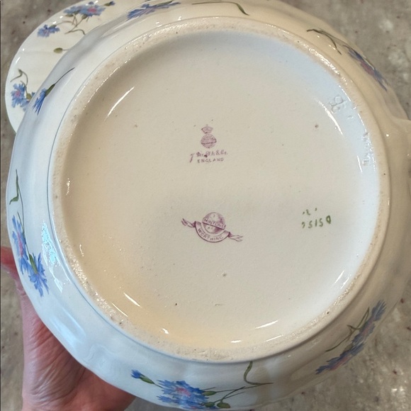 Minton’s Worthing England Antique Floral Chamberpot with Lid - Picture 4 of 4